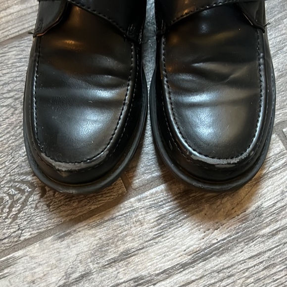 Boys Black Velcro Dress Shoes Size 4 - Picture 6 of 8